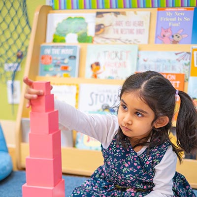 Child with blocks Photo
