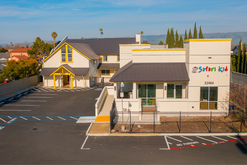 Safari Kid Exterior shot